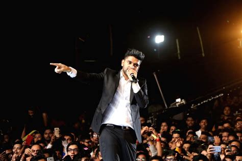  Das Bollywood Blitz Konzert: Eine Nacht voller Glitzer mit Guru Randhawa!